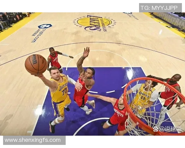 湖人对决快船圣诞大战直播全程回顾与精彩瞬间分析